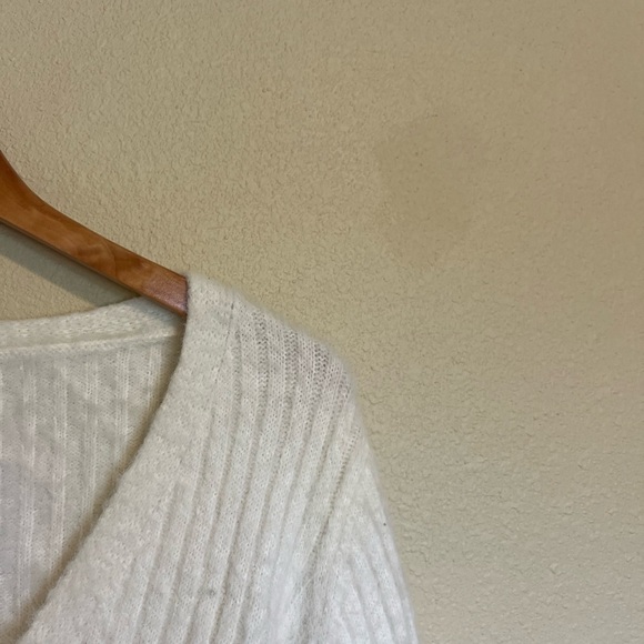 Urban Outfitters Eyelash Knit Rochelle Fuzzy White Cropped Cardigan XL - Picture 7 of 9